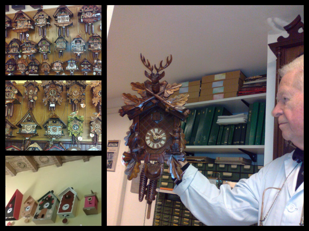 Arrigo Fantinelli nel suo negozio e, a lato alcuni Cucù nell'orologeria Sangalli