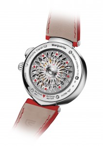 Il retro dell'orologio con le incisioni e la risposta affermativa o negativa.