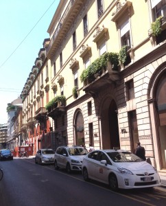 Pisa in via Verri a Milano, arriva quasi fino a via Bigli