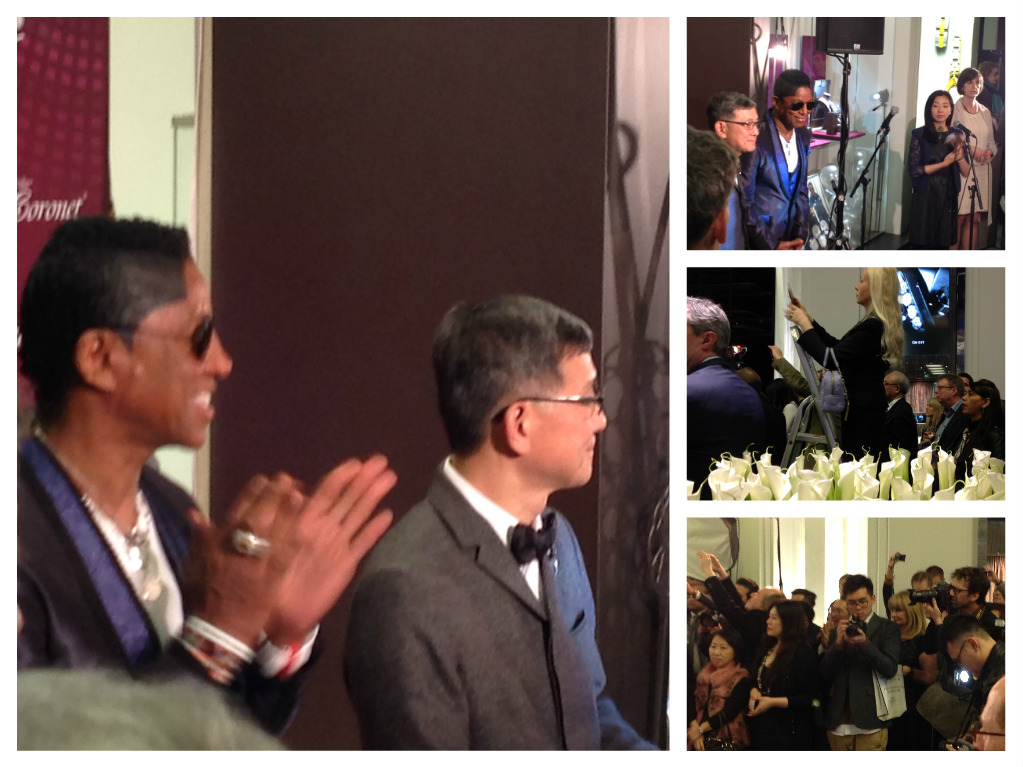 Jackson invita il pubblico a battere le mani, poi resta perplesso, tutti stanno fotografando